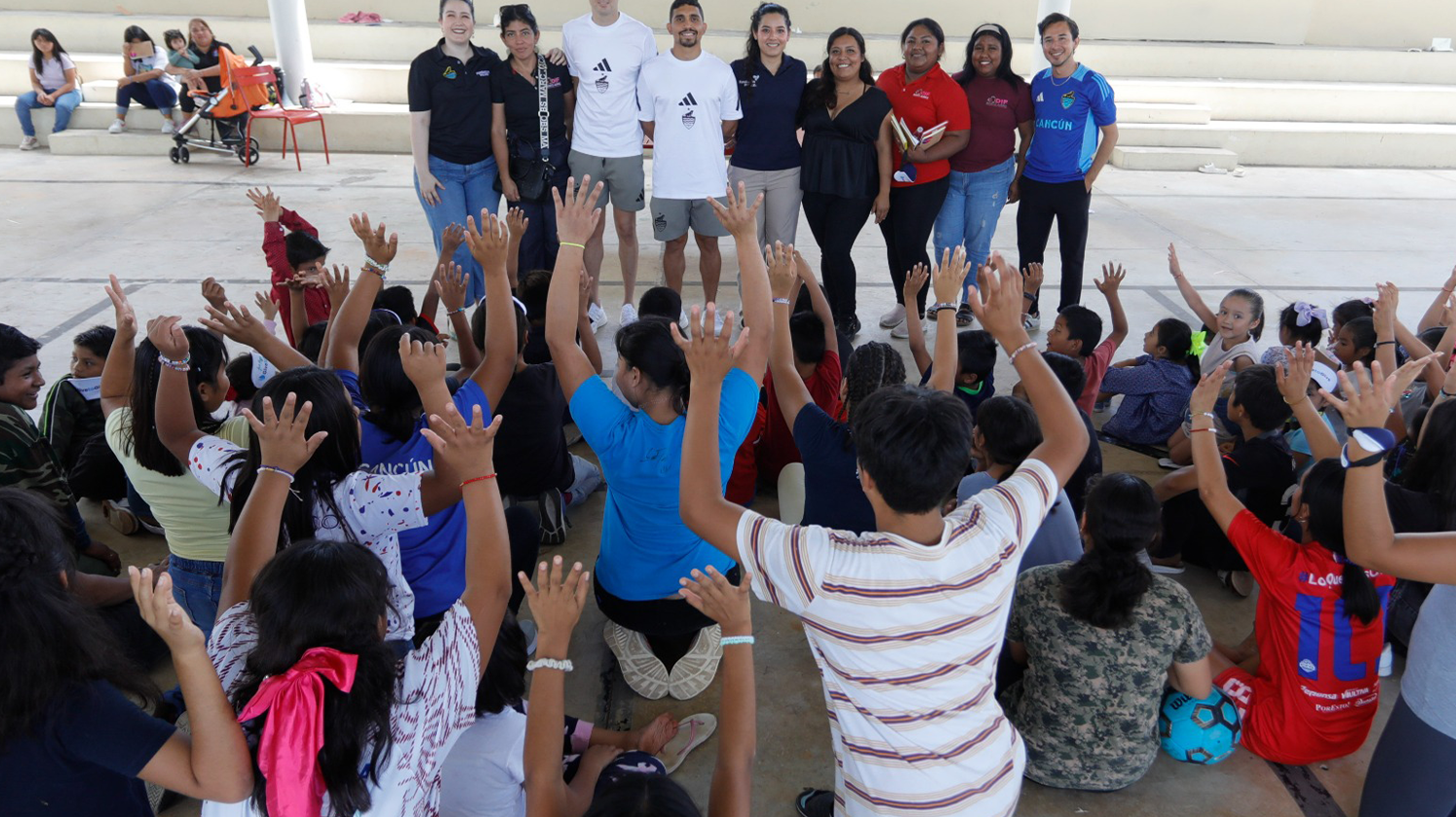CANCÚN FC VISITA CASA DE ASISTENCIA TEMPORAL DEL DIF BENITO JUÁREZ