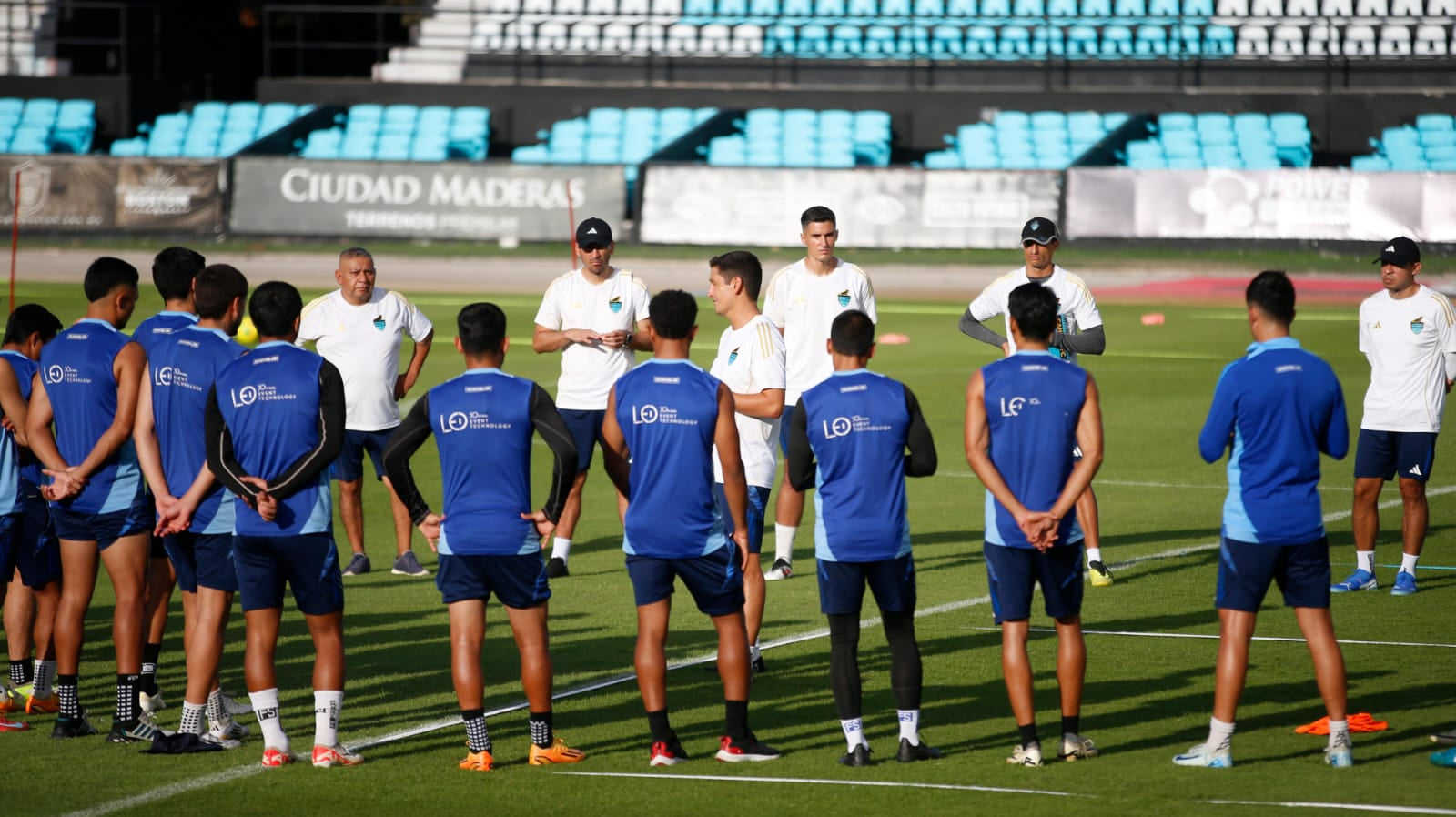 ORGULLO Y PASIÓN EN JUEGO: CANCÚN FC RECIBE A VENADOS EN EL CLÁSICO PENINSULAR