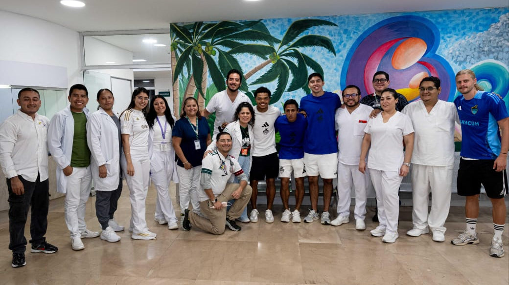 CANCÚN FC LLEVA ESPERANZA Y SONRISAS AL HOSPITAL DE ONCOLOGÍA DEL IMSS