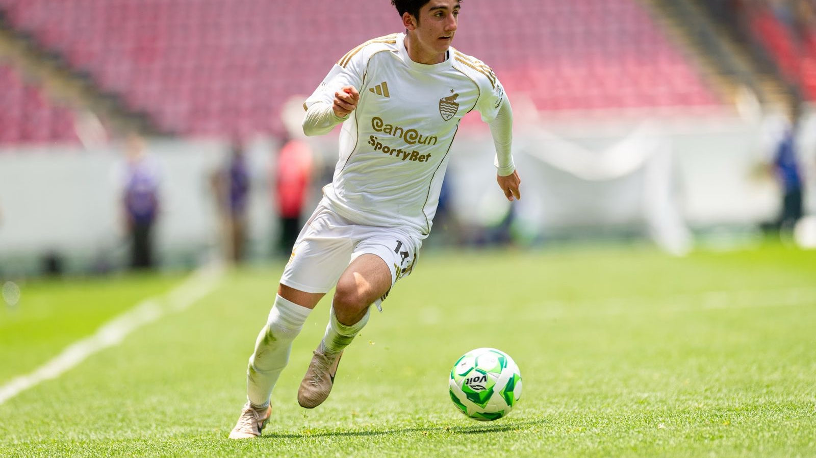 DAMIÁN LOMELÍ, DE SOÑAR EN LA TERCERA DIVISIÓN A DEBUTAR EN LIGA DE EXPANSIÓN CON CANCÚN FC