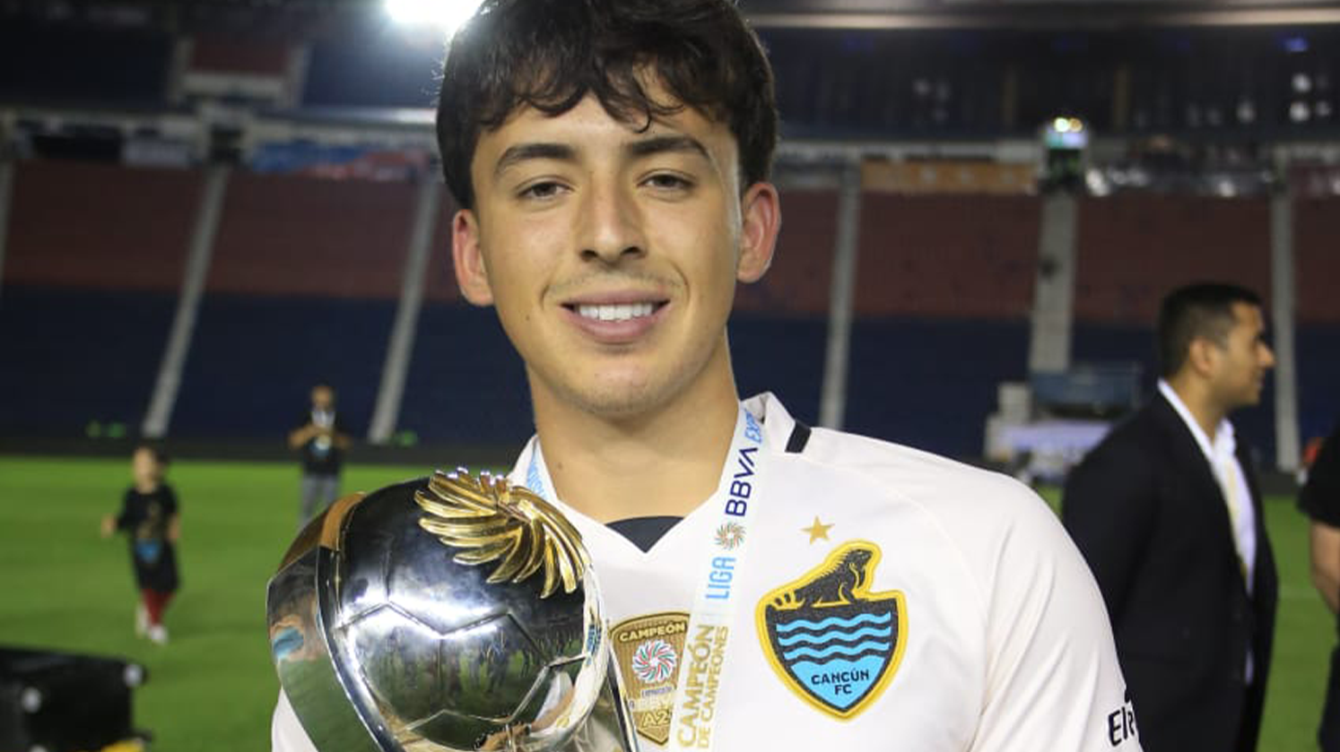 CHRISTO VELA DEBUTA EN LIGA MX CON LAS ÁGUILAS DEL AMÉRICA EN TRIUNFO ANTE QUERÉTARO