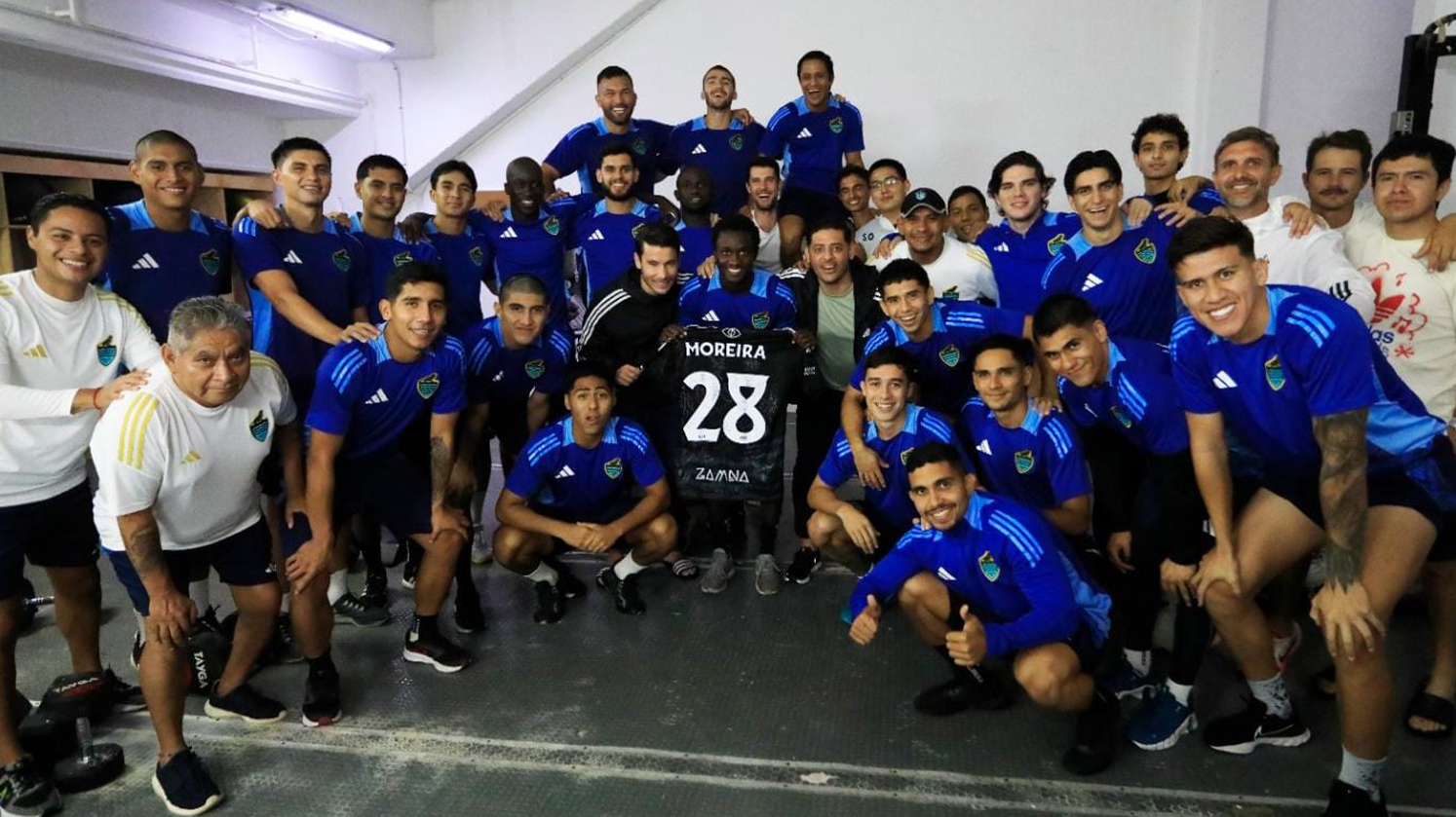 CANCÚN FC RINDE EMOTIVA DESPEDIDA A JUNIOR MOREIRA