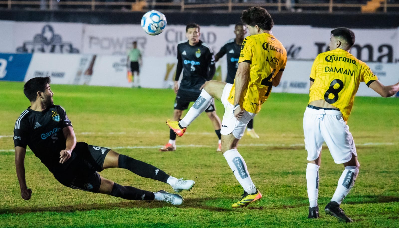 CANCÚN FC CAE ANTE VENADOS EN CLÁSICO PENINSULAR