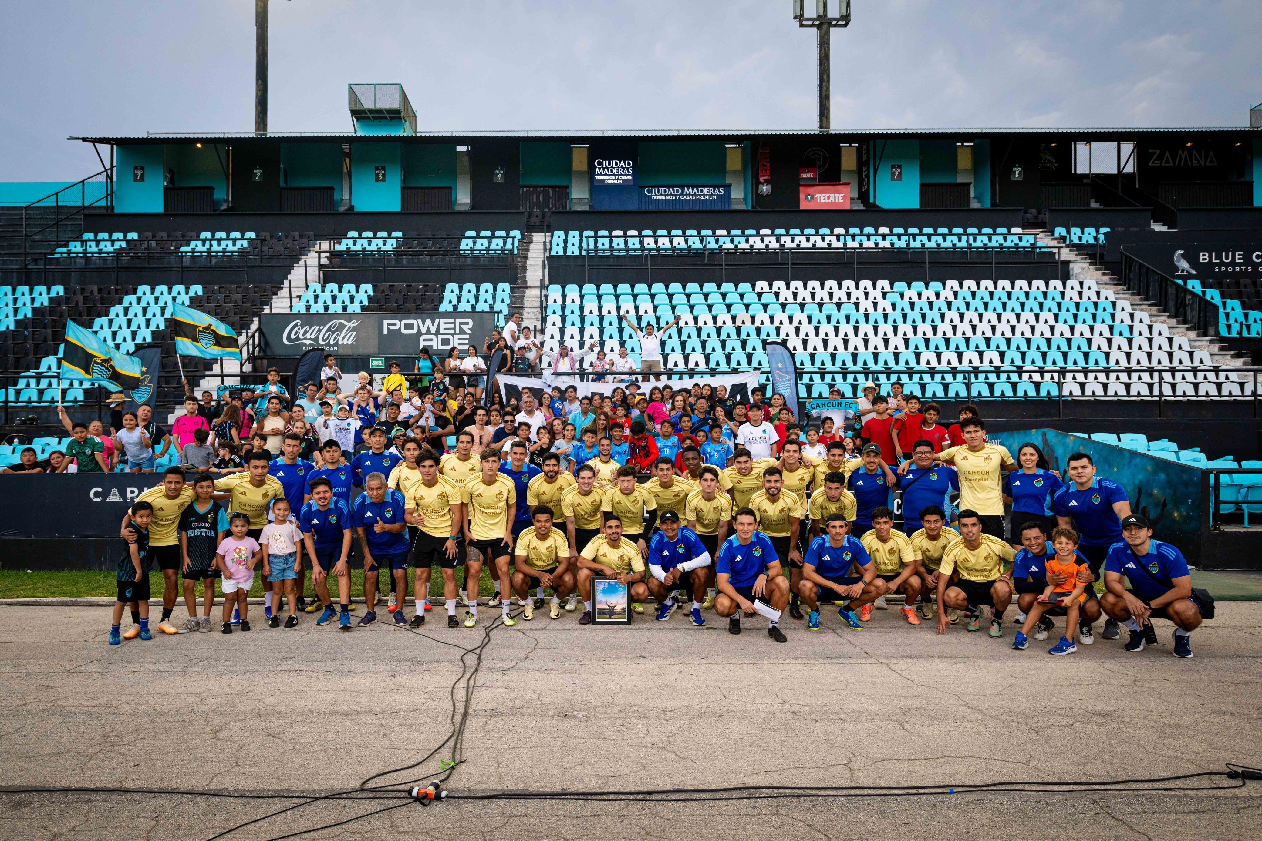 NIÑOS VIVEN EXPERIENCIA INOLVIDABLE CON CANCÚN FC