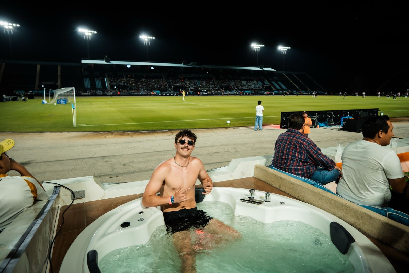 CANCÚN FC REVOLUCIONA LA EXPERIENCIA DEL FÚTBOL CON SU 'JACUZZI BOX' VIP EN EL 'ANDRÉS QUINTANA ROO'
