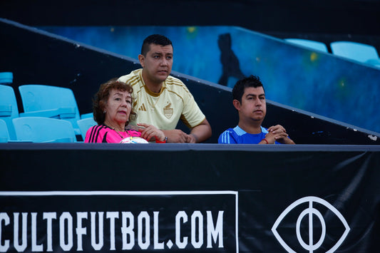 INCONDICIONALES AFICIONADOS VIVEN DE CERCA SU PASIÓN POR CANCÚN FC