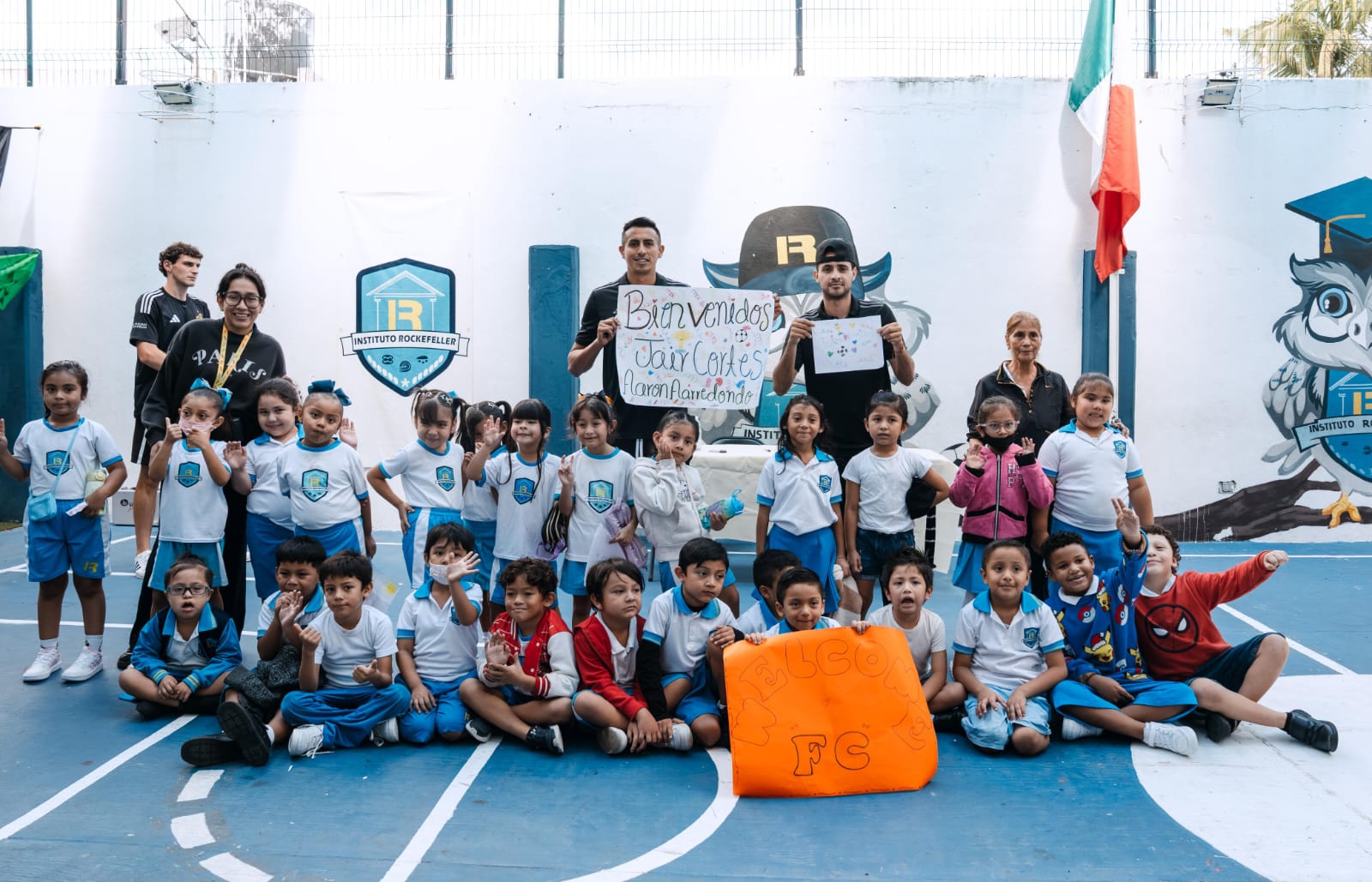 CANCÚN FC CONVIVE CON NIÑAS Y NIÑOS DE PREESCOLAR Y PRIMARIA DEL INSTITUTO ROCKEFELLER