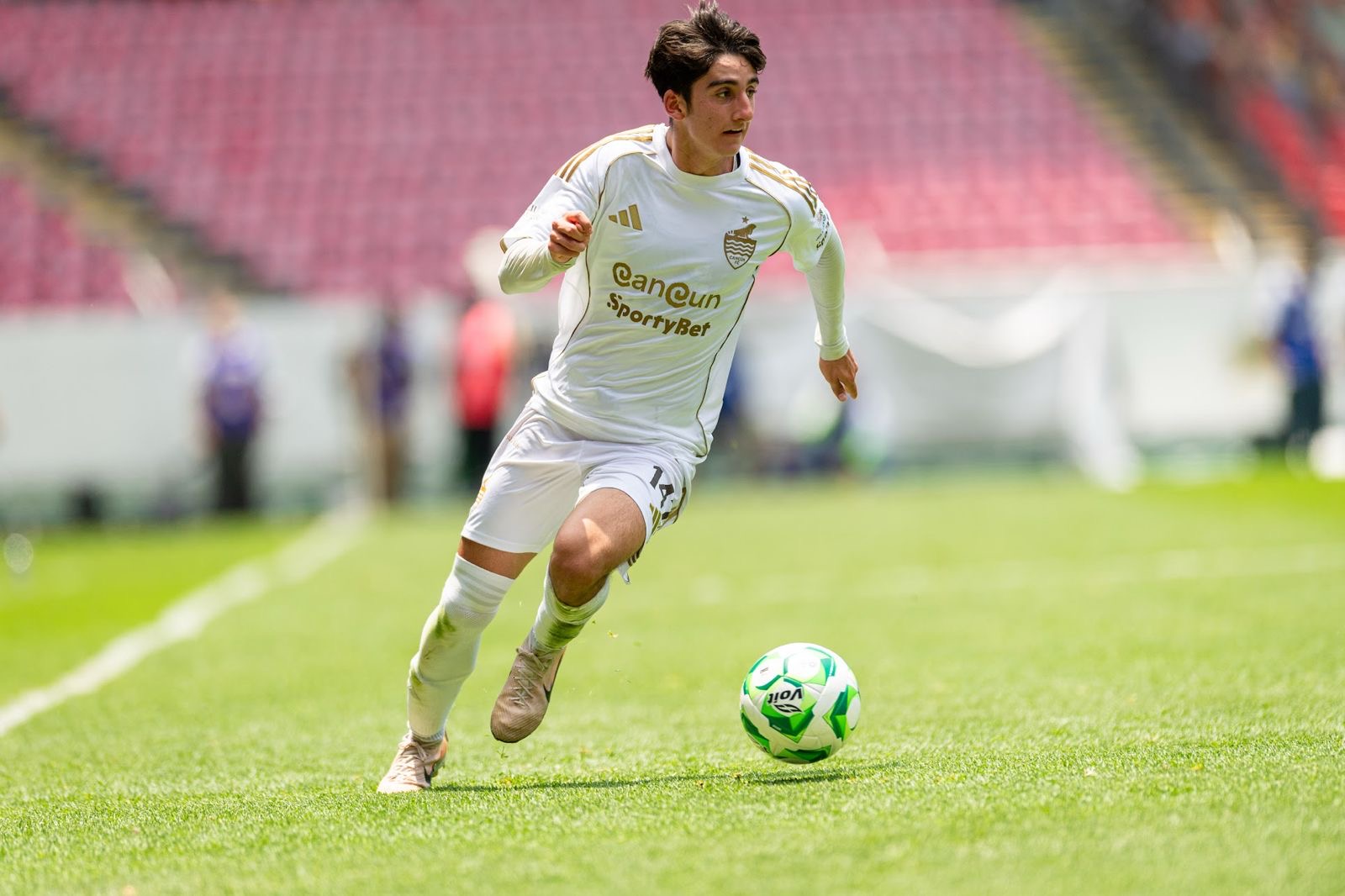 DAMIÁN LOMELÍ, DE SOÑAR EN LA TERCERA DIVISIÓN A DEBUTAR EN LIGA DE EXPANSIÓN CON CANCÚN FC