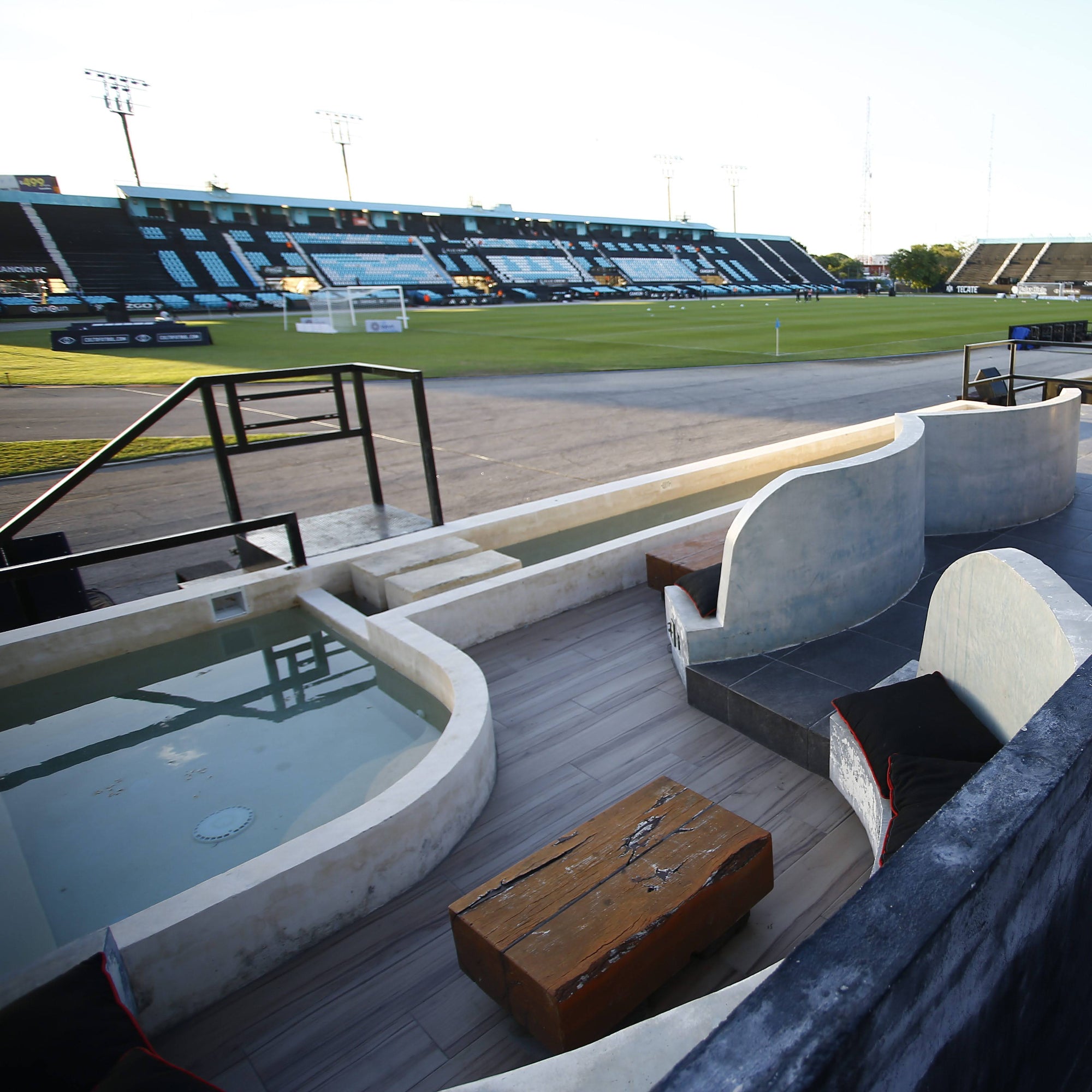 POOL BOX (GRUPAL 8-10 PAX.) - Cancún FC