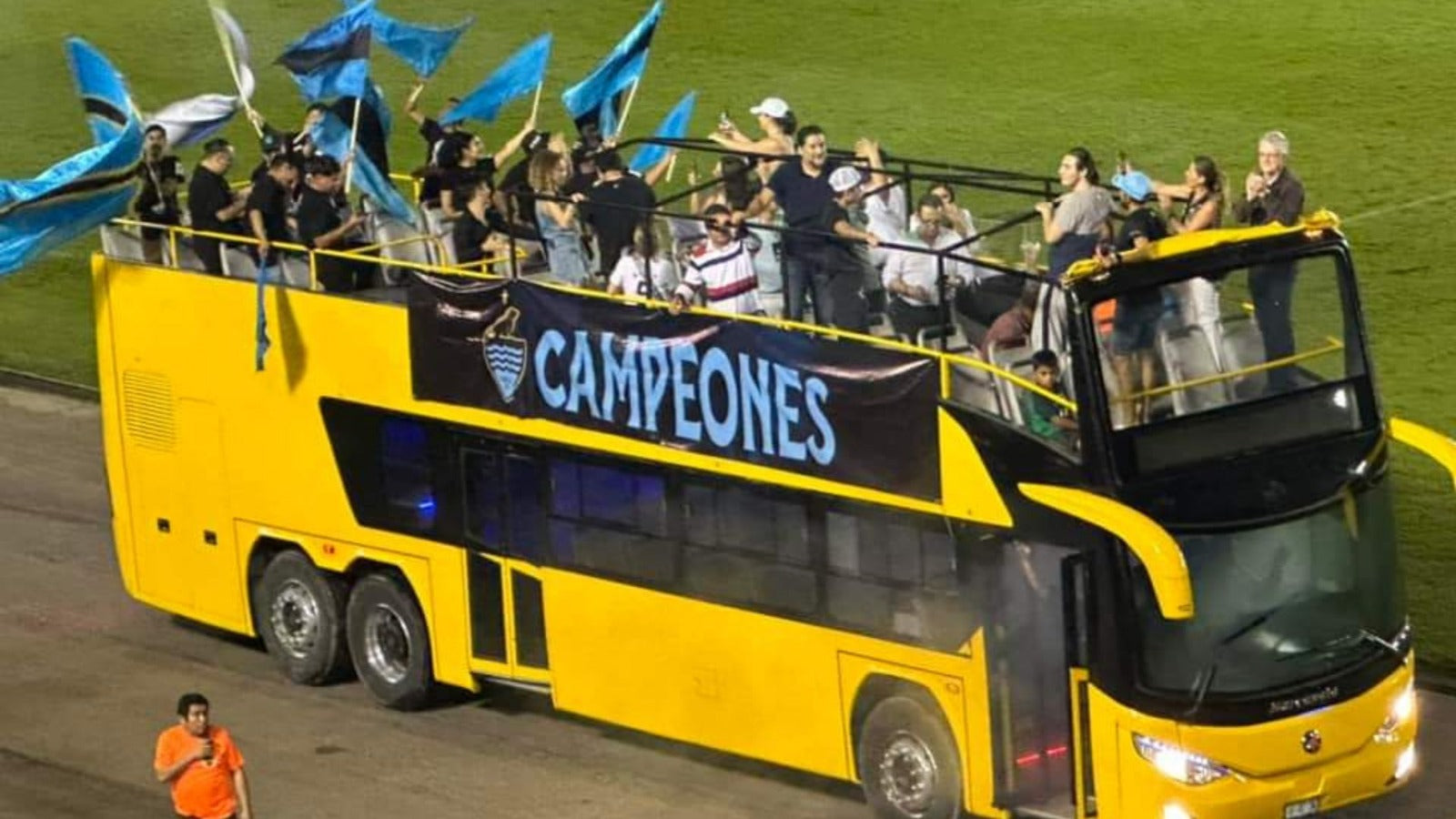 Party Bus + Pool box - Cancún FC