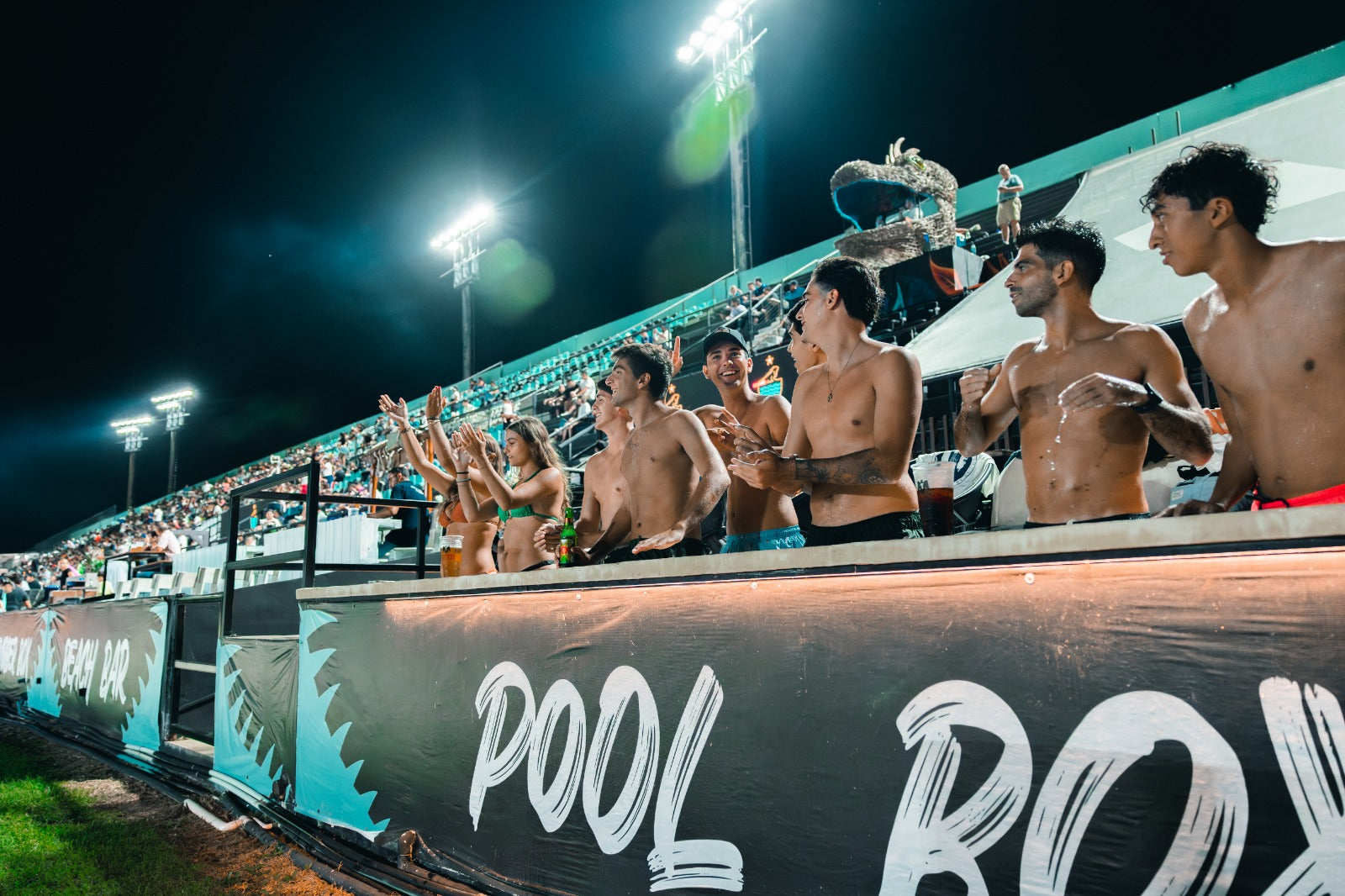 Party Bus + Pool box - Cancún FC