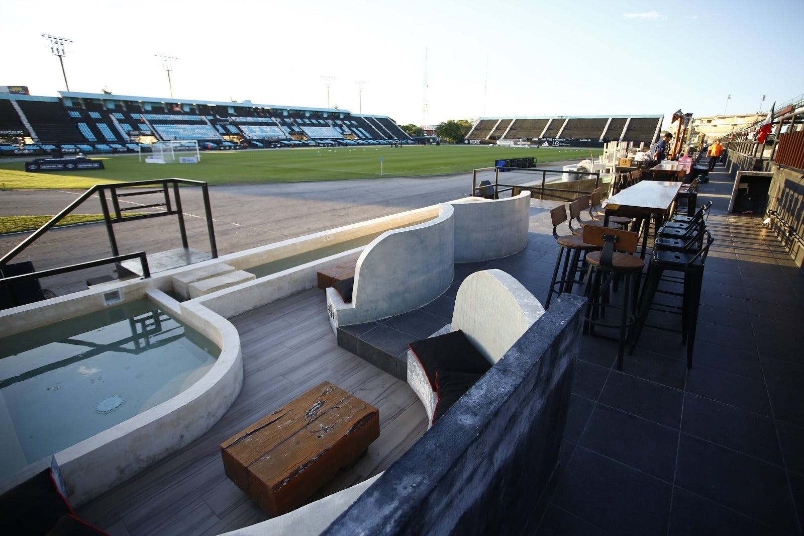 Party Bus + Pool box - Cancún FC